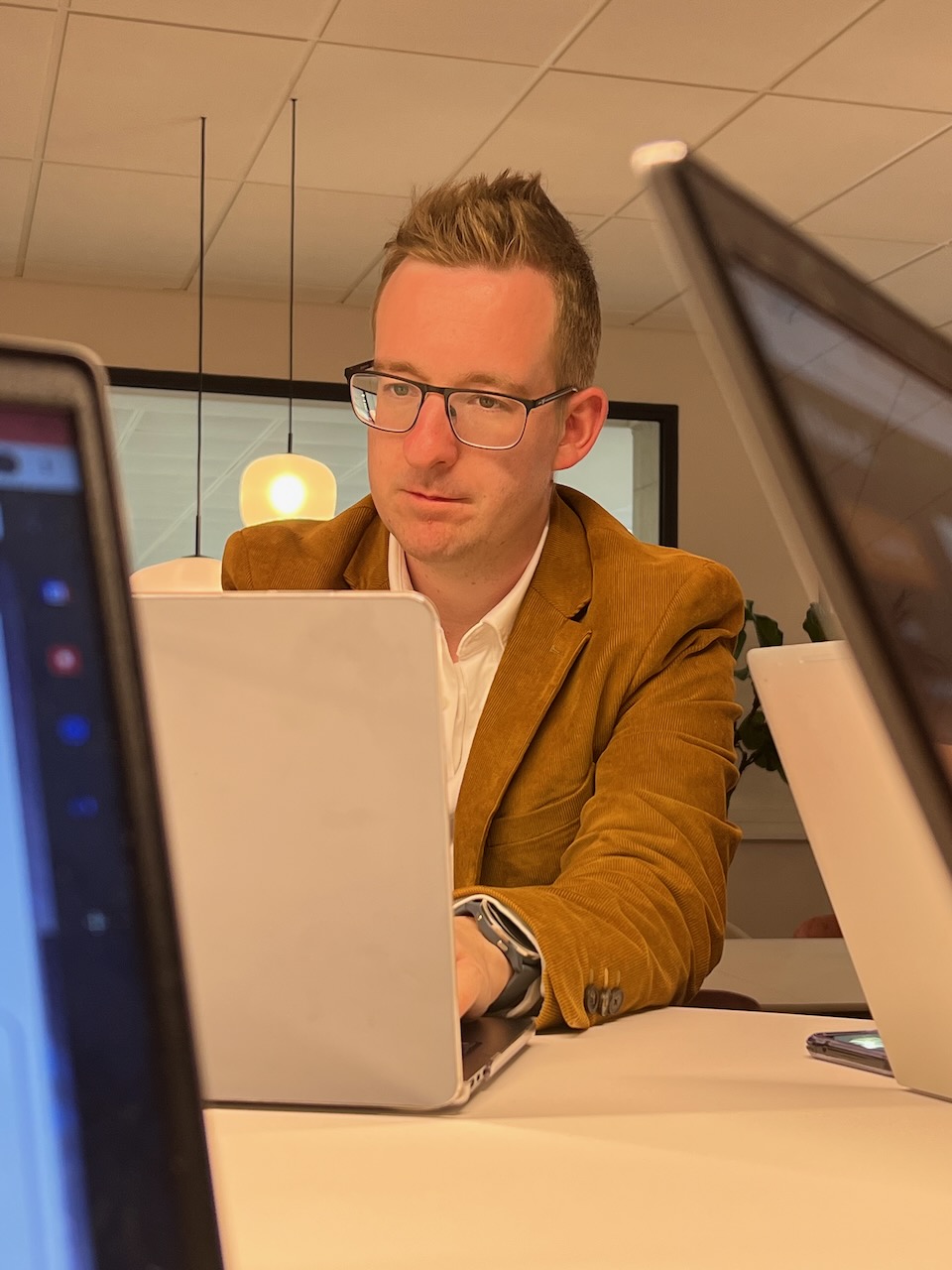 Stijn Belmans aan het werk met AI-tools